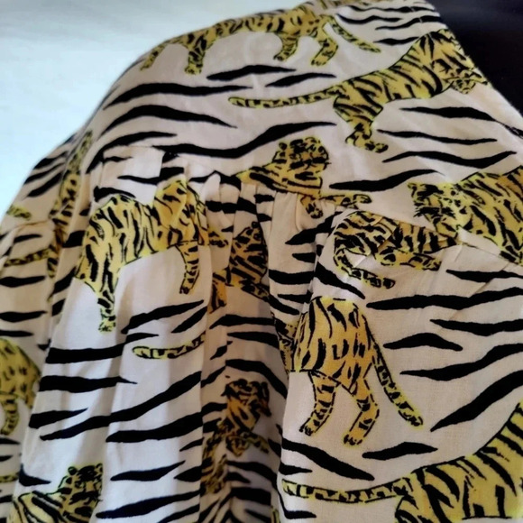 Tiger Crop Top EUC ❤️🐅 - Picture 7 of 15